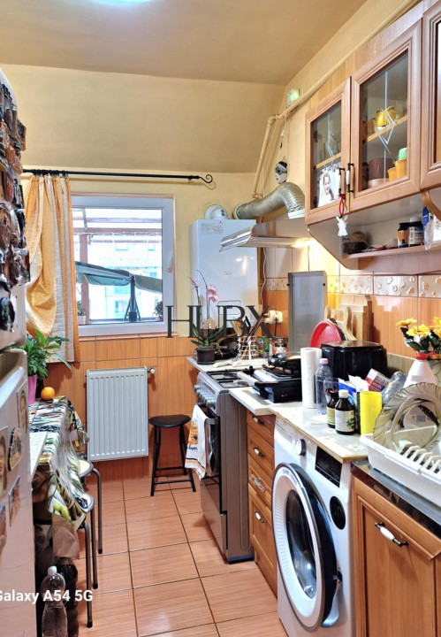 Apartament 2 camere decomandat, etaj intermediar cu parcare  in zona Porii