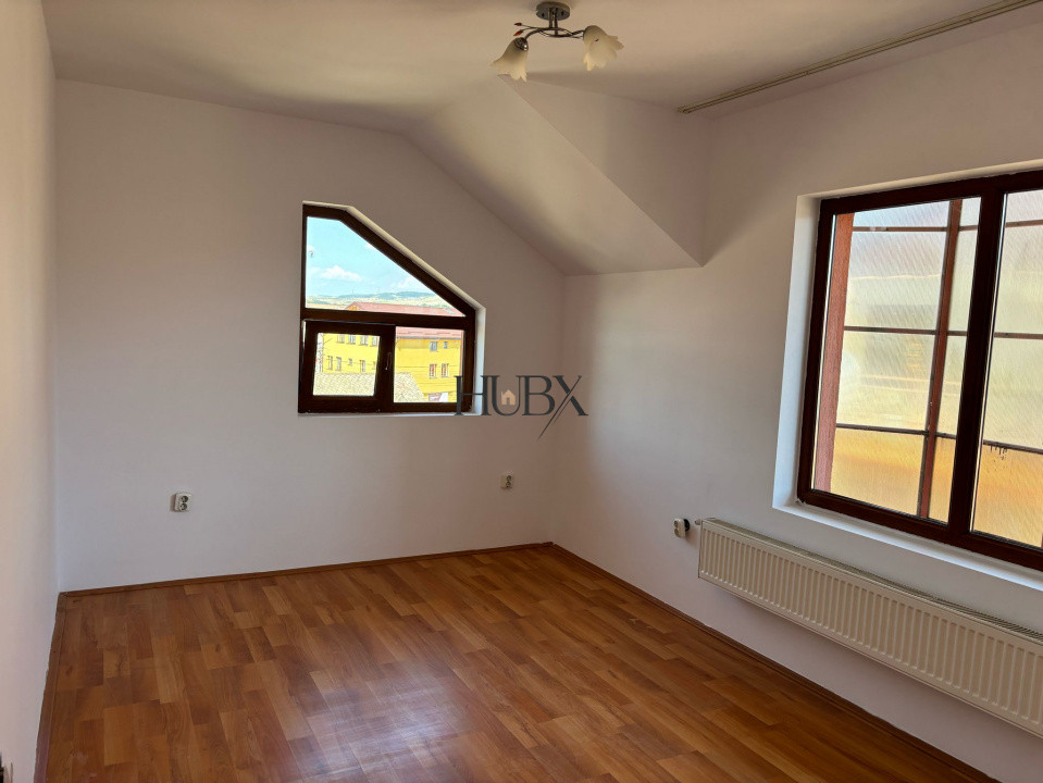 Apartament cu scara interioara 3 camere 80 mp si parcare inclusa