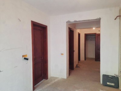 Apartament sau spatiu comercial 56 mp si terasa cu parcare inclusa in zona Porii