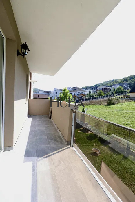 Apartament de 3 camere si 2 bai 67 mp in ansamblu privat Teilor