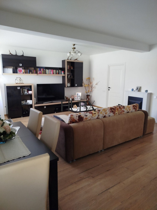 Duplex 4 camere 108 mp utili si teren liber 110 mp 2 parcari in zona Terra