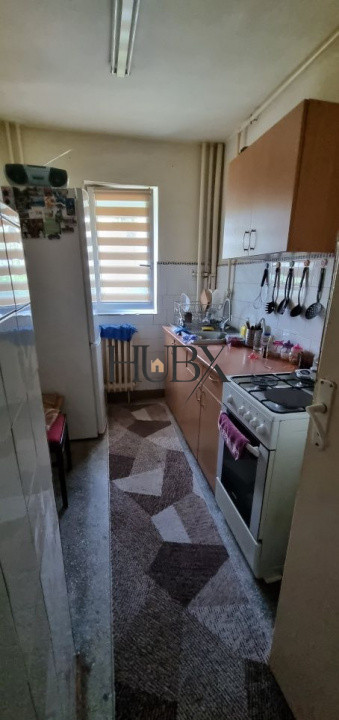 Apartament de  3 camere decomandat in zona Retezat