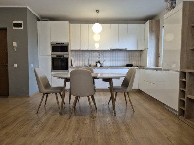 Apartament 3 camere, 80mp, garaj, panorama, zona PLATINIA/USAMV
