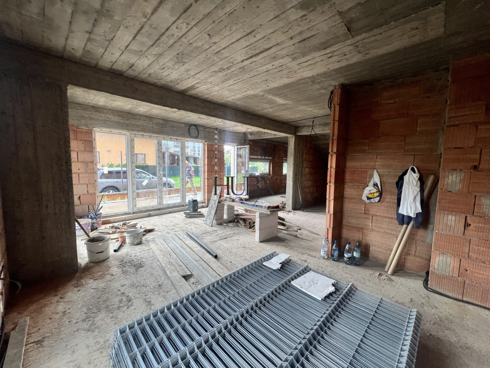 Duplex 4 camere 3 bai 130mp utili si 190 mp teren liber in zona Terra!