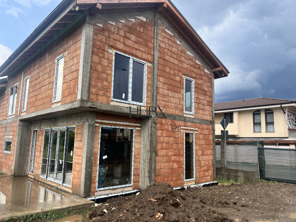 Duplex 4 camere 3 bai 130mp utili si 190 mp teren liber in zona Terra!