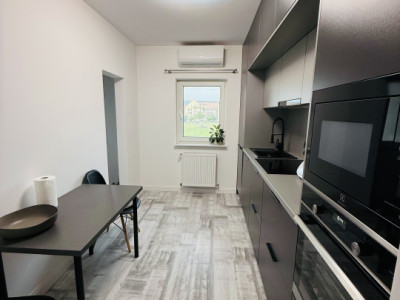 Apartament 3 camere decomandat 68 mp utili plus balcon strada Teilor