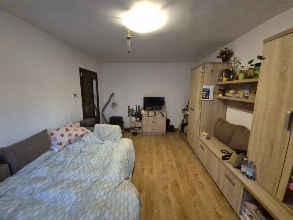 Apartament 3 camere, 2 bai, 64mp, decomandat, zona Intre Lacuri