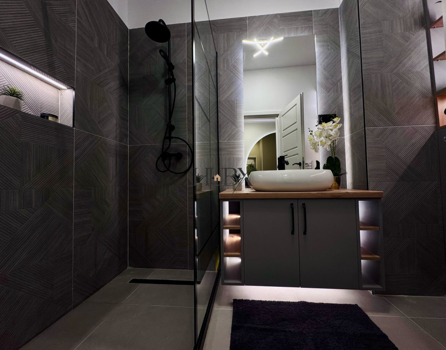 Apartament lux, 3 camere, ansamblu nou, zona Eroilor, Floresti! Comision 0!